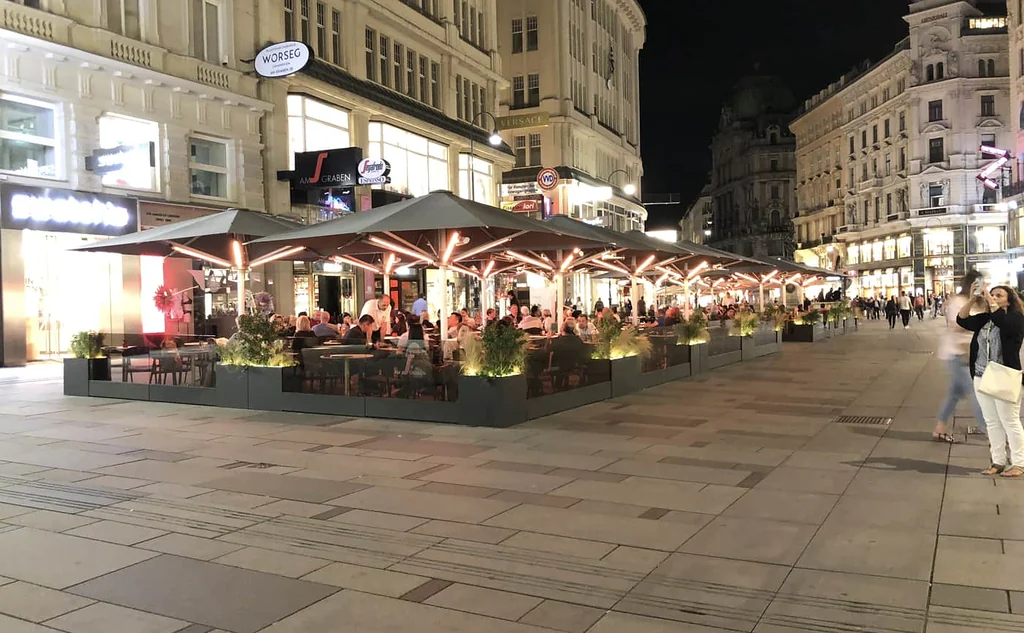 Gastgartenumrandung Segafredo am Graben