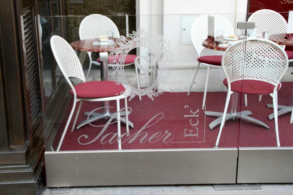 Gastgartenumrandung Hotel Sacher