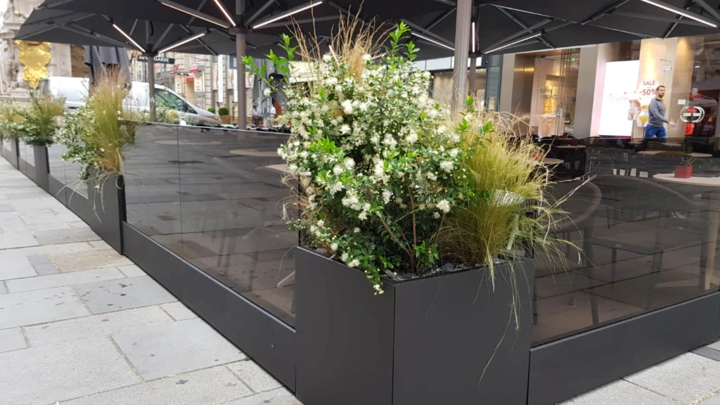 Gastgartenumrandung Segafredo