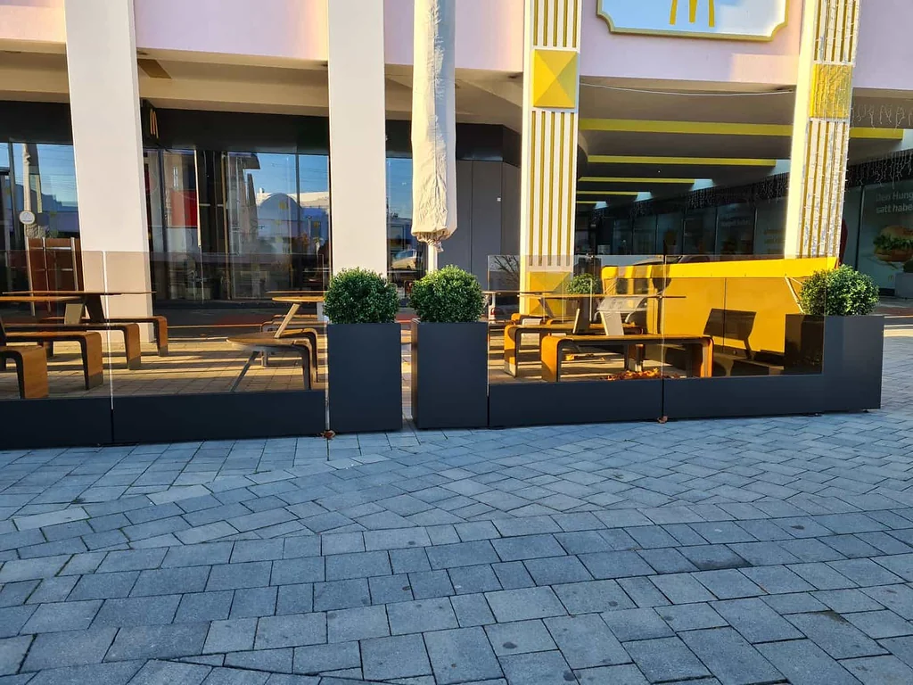 Gastgartenumrandung MC Donalds